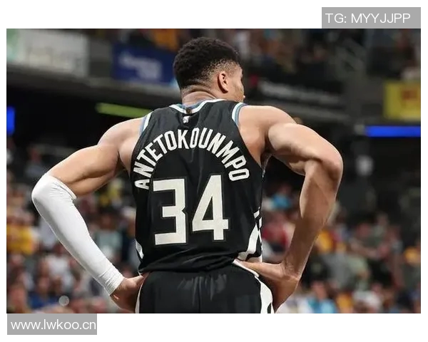 字母哥首投即成经典瞬间暴扣福德与弗拉格震撼全场